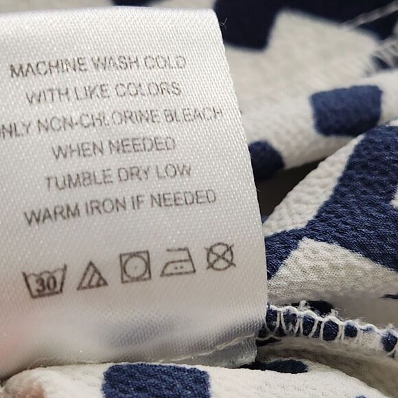 41 Hawthor White/ Blue Geometric Sheer Top Size Medium Metallic Buttons Details - Picture 12 of 12